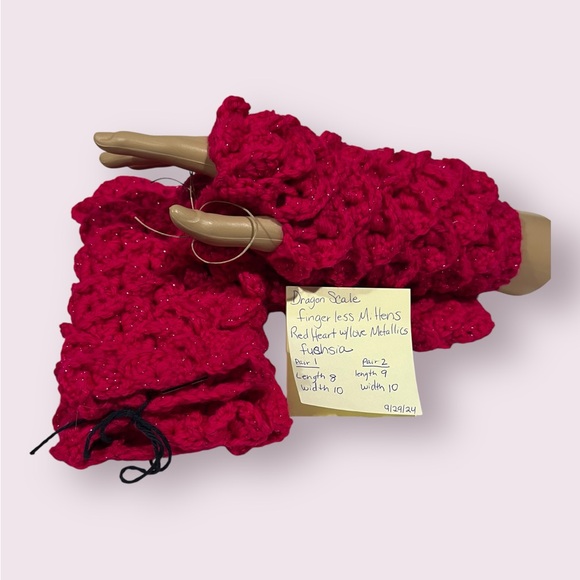 Crochet Dragon Scale Fingerless Mittens - Red Heart Metallics Fuchsia - Picture 3 of 16